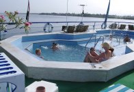 Abk&uuml;hlung im Pool